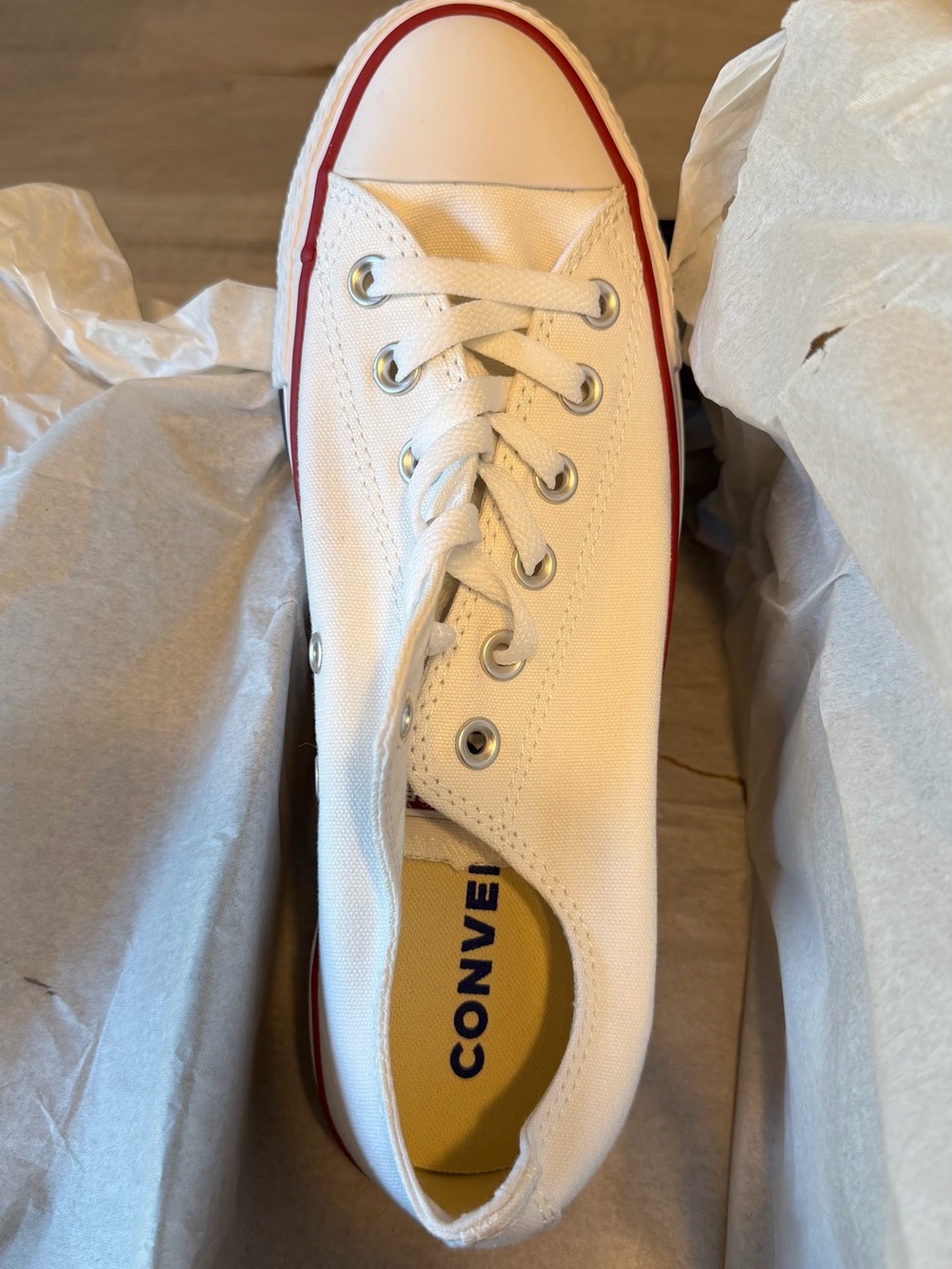 Converse White Low-Top Canvas Sneaker with Red Stripe 9M NEVER USED - Picture 3 of 5